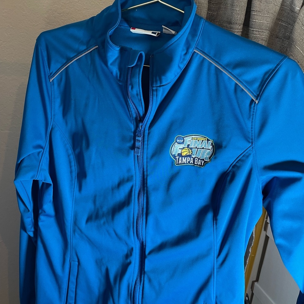 Clinique women’s 2015 Final four Tampa Bay blue zip up jacket with pockets-XL